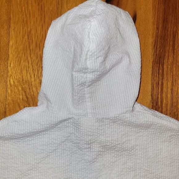 NWOT Boutique Monogramable White Seersucker Pink Pom Poms Poncho/Cover Up 18M - Picture 9 of 10